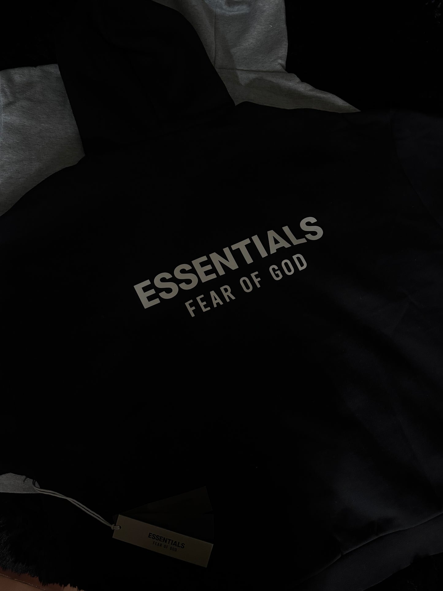 Essentials Black S24